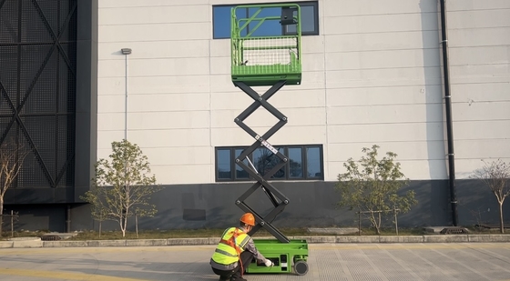 3.9M PLATFORM HÖHEIT 240KG Ladekapazität MINI-Modell vollelektrische Luftarbeitsplattform