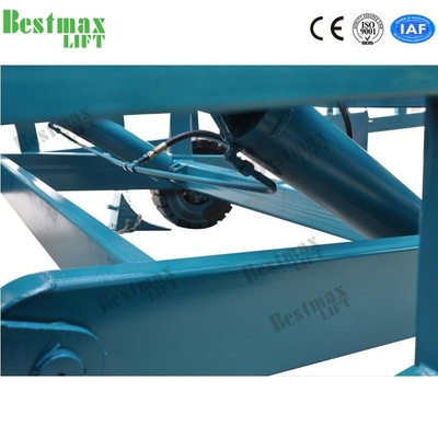 Hydraulic Mobile Dock Ramp With Outriggers , Container Forklift Loading Ramp